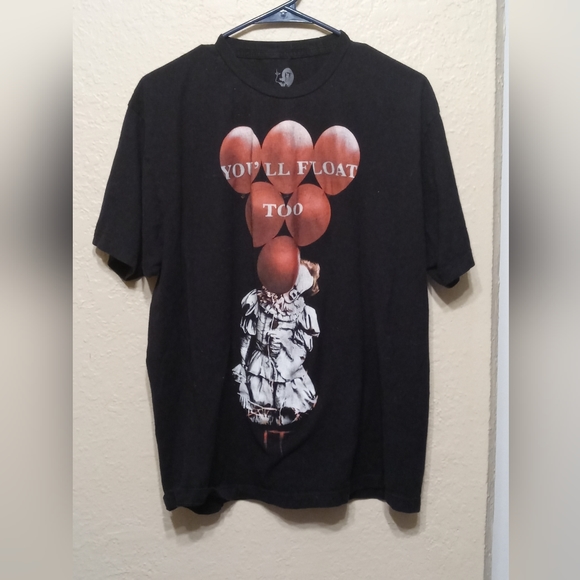 Bioworld Other - PENNYWISE t-shirt